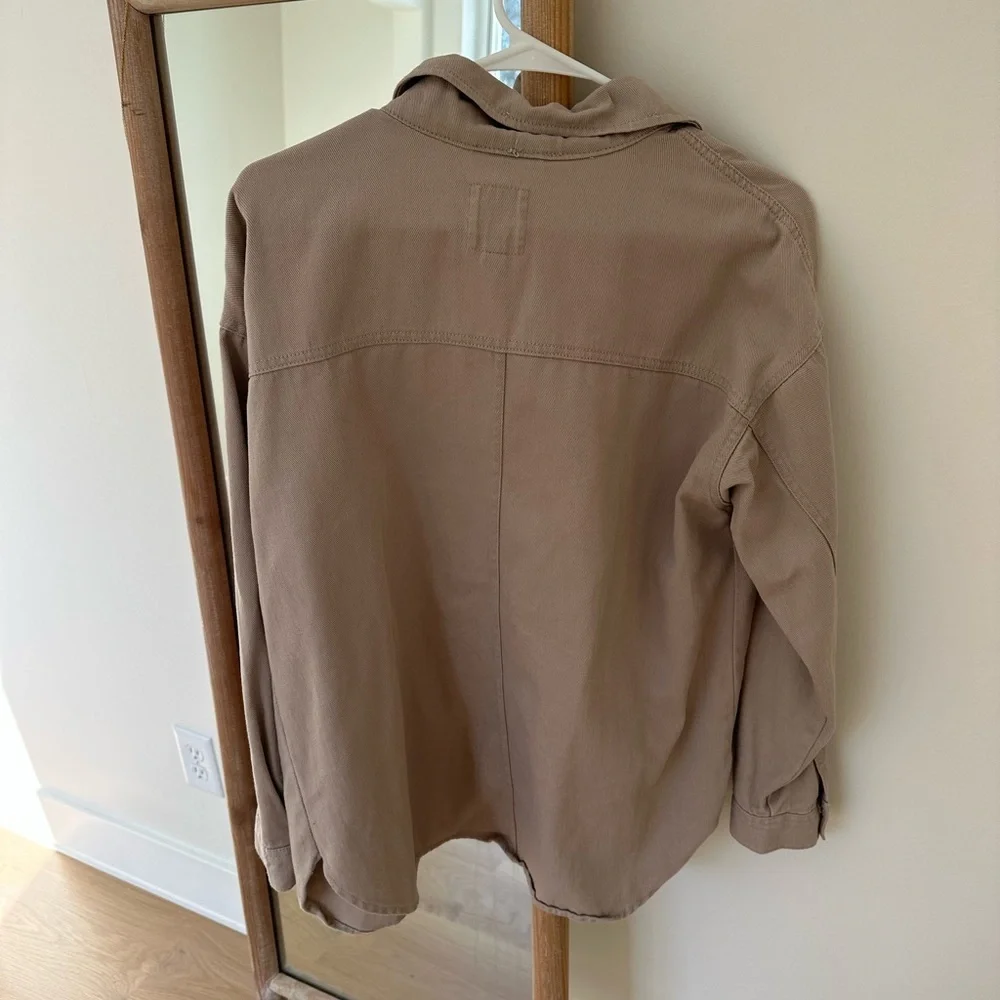 Thread and supply 100% cotton Women's button down - Picture 3 of 5